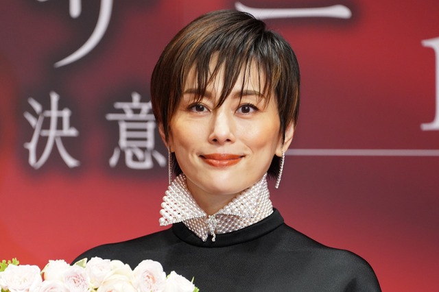 米倉涼子、総額1億円のジュエリーを身に着け登場……20歳の頃を振り返る 画像