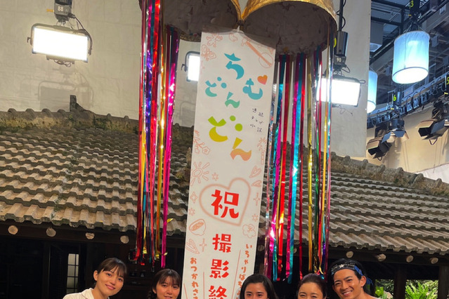 仲間由紀恵、“家族写真”と共にNHK『ちむどんどん』撮了を報告 画像