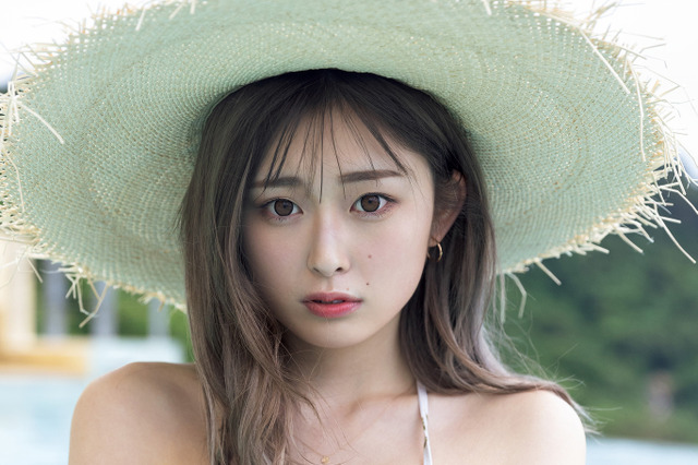 人気急上昇の白ギャル・ゆうちゃみの1st写真集が発売！色気すごすぎ水着姿を披露 画像