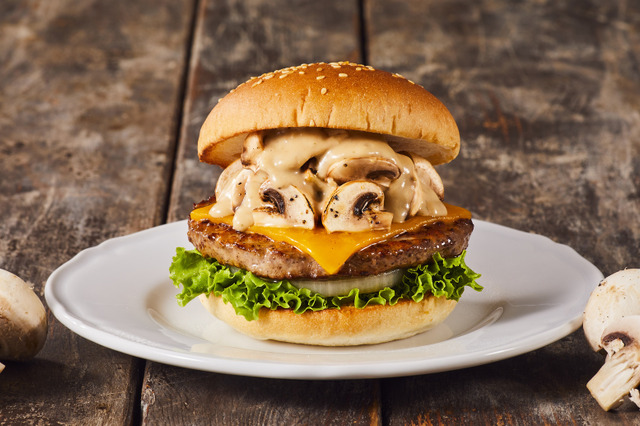 2倍量のマッシュルームを豪快にサンド！フレッシュネスバーガーから「Wマッシュルームチーズバーガー」 画像