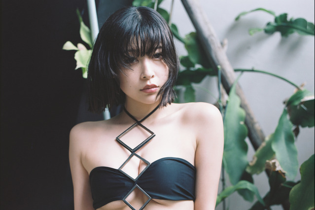 染野有来、1st写真集発売!セクシービキニに大胆な膝ブラも! 画像