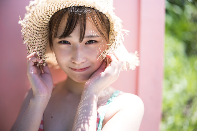 1st写真集のテーマは修学旅行!柚来しいな、水着姿も初披露 画像