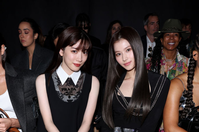 永野芽郁&TWICE・サナの貴重なツーショット!ミラノで激写 画像
