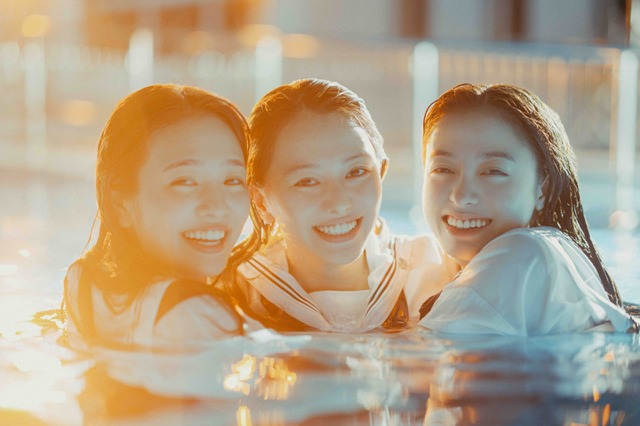 橋本環奈、山本舞香、横田真悠がずぶ濡れスッピンに!映画『カラダ探し』プールシーンのメイキング公開 画像