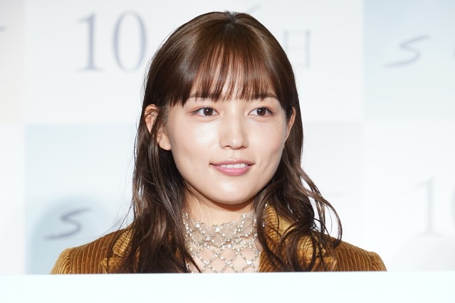 川口春奈、制服姿での撮影にとまどいも目黒蓮&鈴鹿央士は絶賛 画像