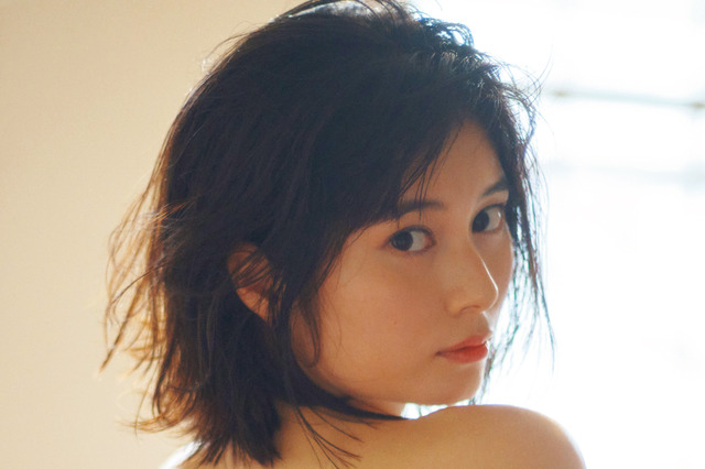 大久保桜子「いつもとは一味違う」……レトロホテルで妖艶グラビアに挑戦 画像