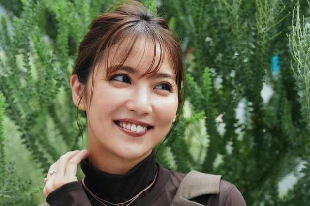 石川恋、秋コーデショットに反響「大人可愛い」 画像