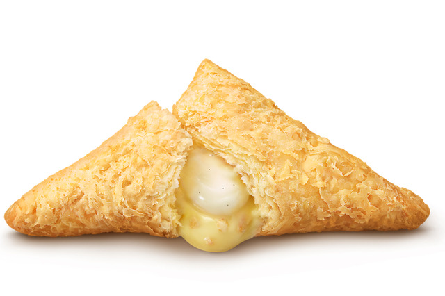 マクドナルド、秋冬定番の「三角チョコパイ」から“白の王様”初登場 画像