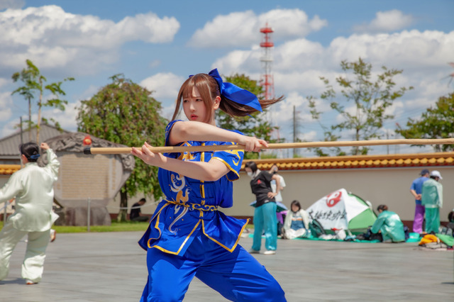 美人コスプレイヤー・すみれおじさん、中国武術の大技“秘奥義”を地上波初披露 画像