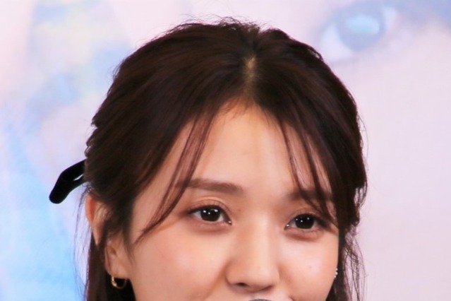 櫻坂46・小林由依、“ミニスカ×ブーツ”コーデで美脚披露!「スタイル良すぎ!」「カワイイ」 画像