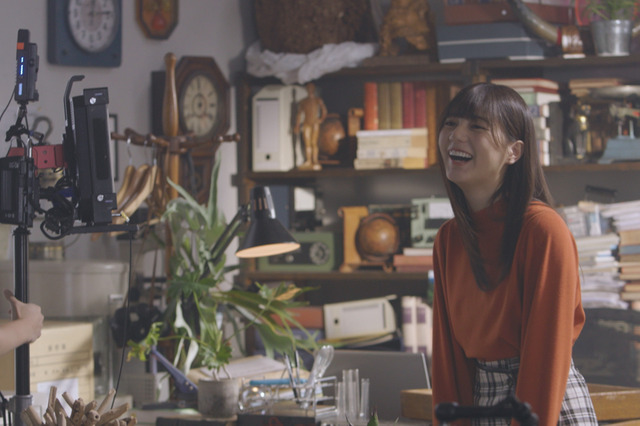 日向坂46・小坂菜緒、阿部サダオとCM初共演!関西弁でかわいいツッコミ披露 画像