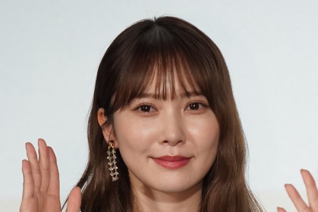 日向坂46・加藤史帆、私物を一挙大公開！スマホの待ち受けは上村ひなの 画像