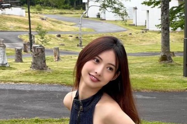 あのん、横乳セクシーなデニム姿を披露 画像