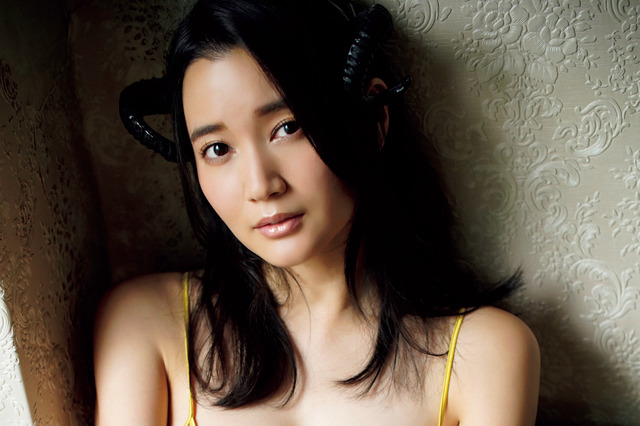 出口亜梨沙、初のコスプレデジタル写真集発売決定！ 画像