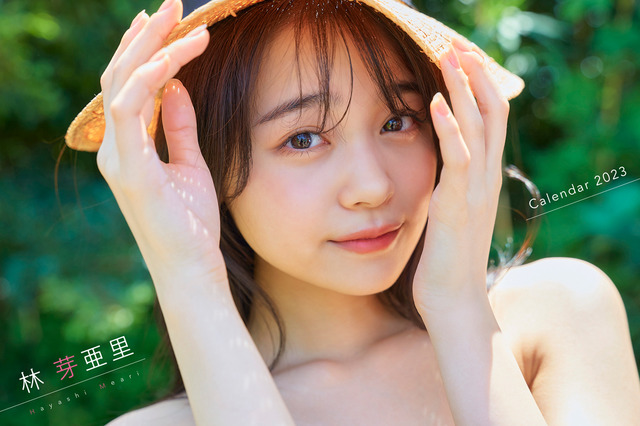 モデル・林芽亜里、初のカレンダー発売「雰囲気の変化に注目して」 画像