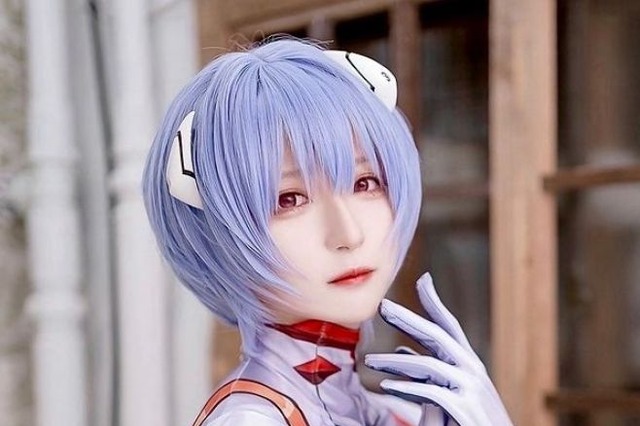人気YouTuber・こばしりの綾波コスプレに反響「リアルの綾波レイがいる!?」 画像