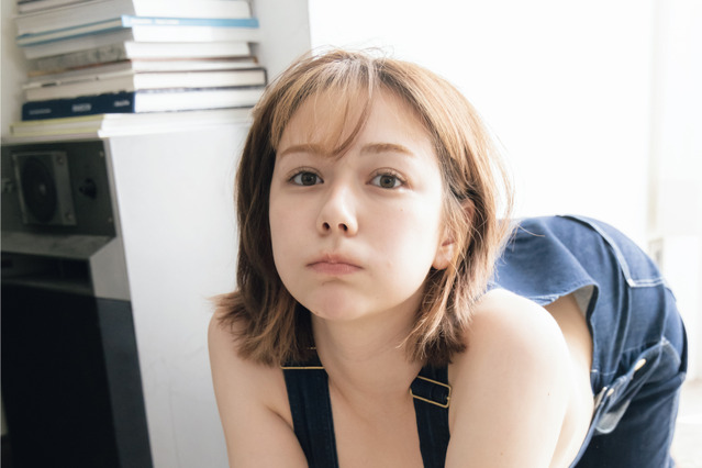 村重杏奈、グラビアマガジン『びびぐら』撮影舞台裏を動画でたっぷりと！ 画像