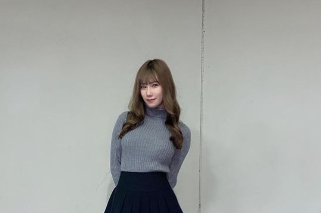 NMB48・石田優美、ニット×ミニスカの悩殺コーデ!ファン「神すぎます!!」「ギャップ萌え」 画像