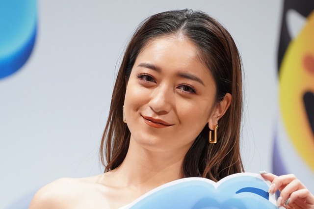 「一段と色気増した」の声も!みちょぱ、TGC舞台裏の脚線美にファン興奮 画像