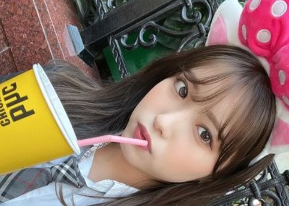 古田愛理、韓国テーマパークを制服で満喫!可愛さたっぷりな姿に反響 画像