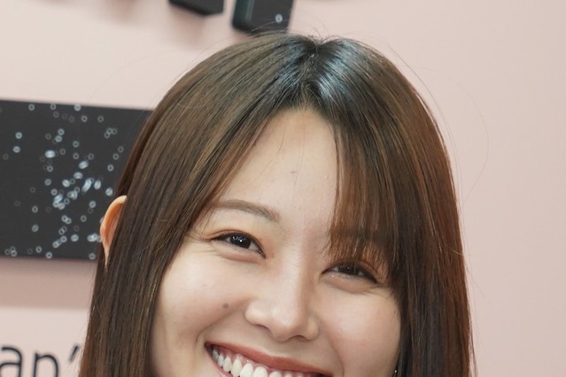 プロボディーボーダー・白波瀬海来、ド派手なゴールドビキニで抜群のスタイル披露 画像