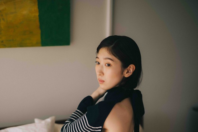 日比美思、カレンダーオフショット公開！美背中＆太ももセクシーな大胆カット 画像