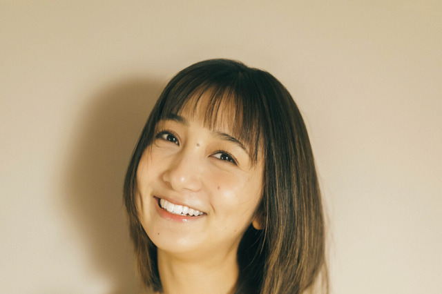 TBS・近藤夏子アナ、『FLASH』で初グラビア！可愛らしいニットに、大人ワンピも！ 画像
