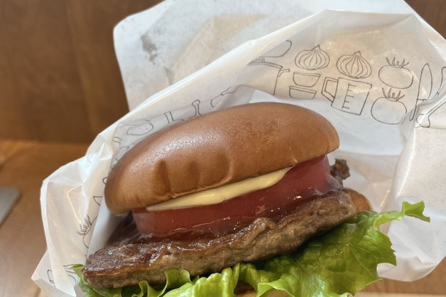 【実食】一頭買いの贅沢を堪能！モスバーガー100万食限定の黒毛和牛バーガー 画像