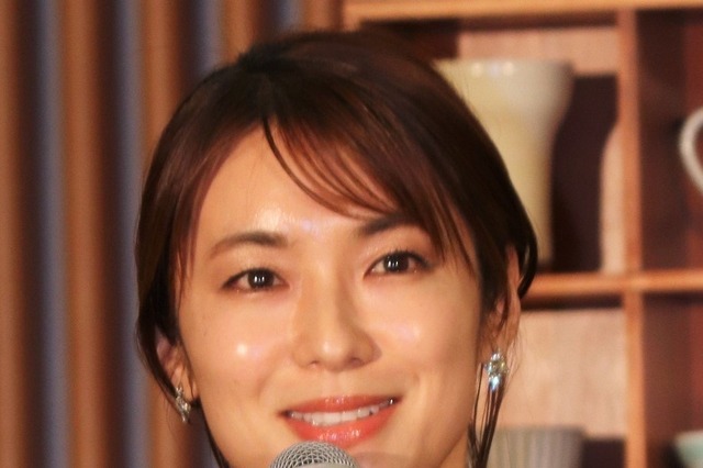 内山理名41歳、下着モデル初挑戦！色っぽいビジュアルをインスタで公開 画像