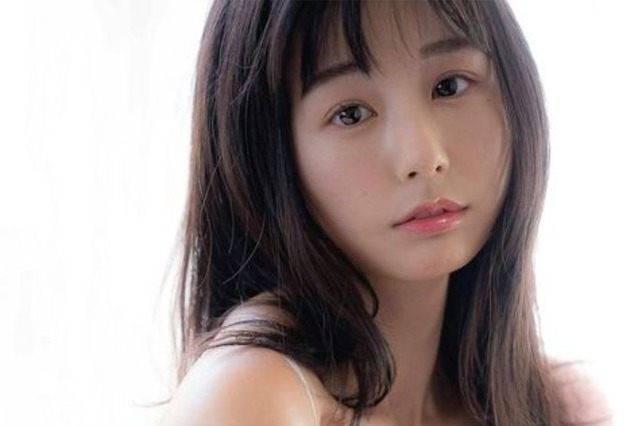 くりえみ、3rd写真集の予約開始を報告!色気全開のニットカットでアピール 画像