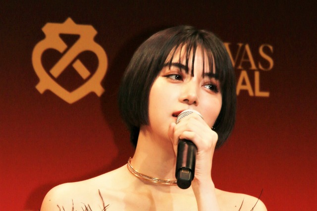 池田エライザ、金髪ウイッグ&黒リップ…ギャルメイクに反響「本気で可愛い」 画像