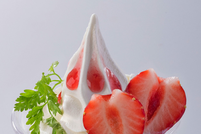 和食処とんでんで「いちごフェア」　贅沢に5粒のいちごを使用した「ごろっと苺パフェ」新登場 画像