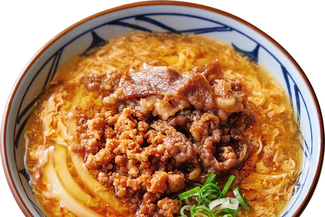 丸亀製麺から新作「肉がさね玉子あんかけうどん」登場 画像