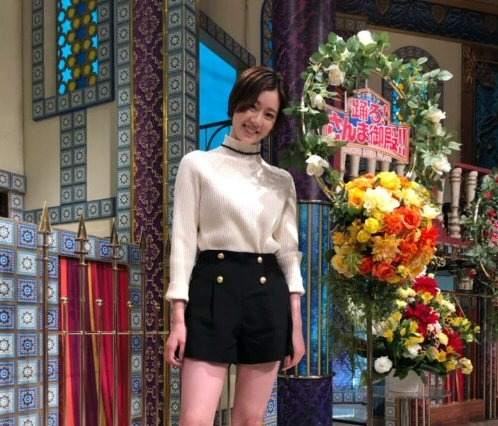 元タカラジェンヌ・吉田莉々加の美脚をスタジオカメラが激写！出演者が総ツッコミ 画像