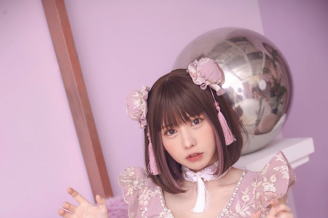 えなこ、ピンクのチャイナ風衣装で可愛さ全開！ 画像