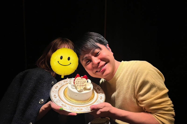 ノンスタイル・井上裕介、年下妻と仲良く顔を寄せ合ったラブラブショット公開！ 画像