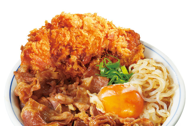 かつや「牛すき焼きとチキンカツの合い盛り」がパワーアップして5年ぶりに帰ってきた！ 画像