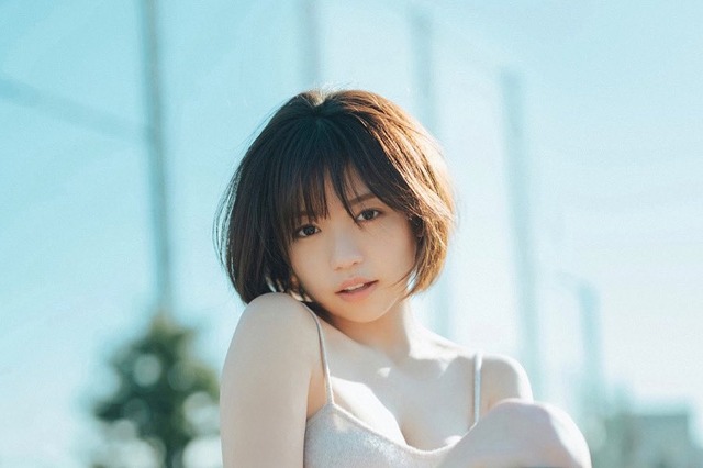 大原優乃、ヤンマガ表紙登場！胸元＆太ももセクシーなカットをSNS公開！ 画像