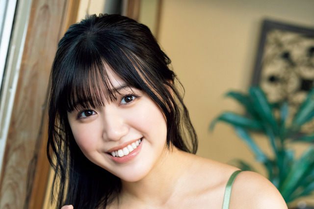 ミスマガジン・和泉芳怜、“可愛いくなった幼馴染み”テーマに水着グラビア！ 画像