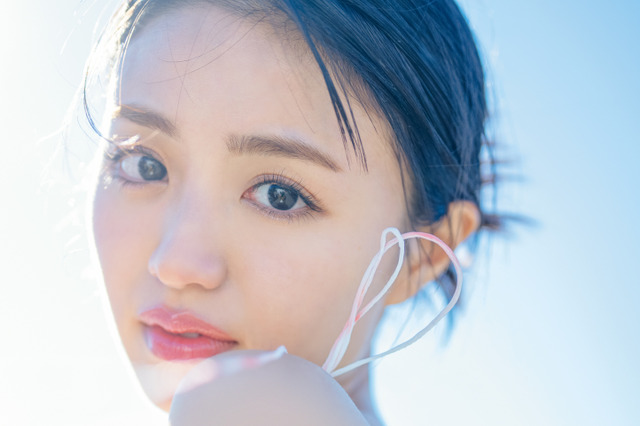 香音、“色”テーマのカレンダー発売決定!透明感たっぷりな姿から、上品な大人っぽいカットまで 画像