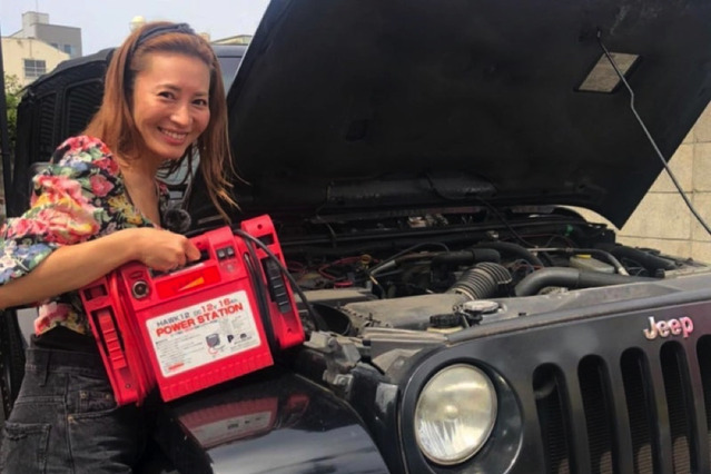 新山千春、愛車“jeep”との2ショット公開「何年乗り続けてもワクワクする」 画像