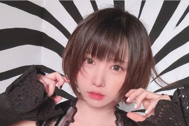 えなこ、黒レースで色気際立つ!ビキニオフショットをインスタで公開 画像