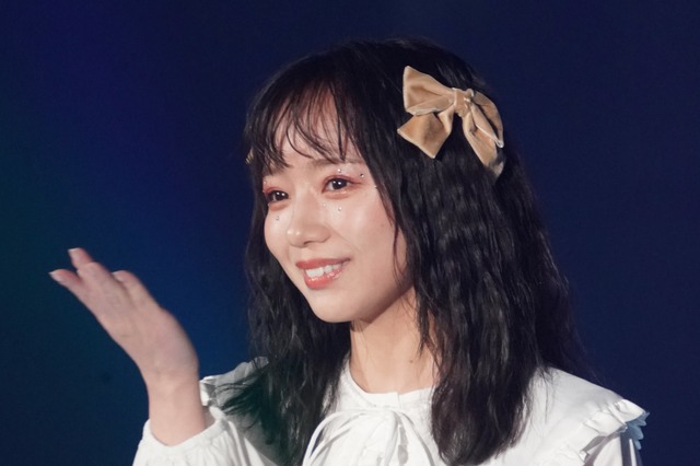 【TGC 2023 S/S】日向坂46・齊藤京子、キュートなガーリースタイルで投げキッス！ 画像