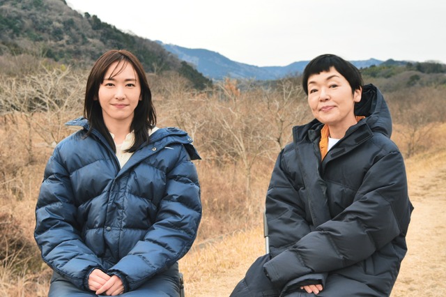 新垣結衣、「アサヒ 十六茶」新CMで先輩・小林聡美と初共演!お互いの印象は...? 画像