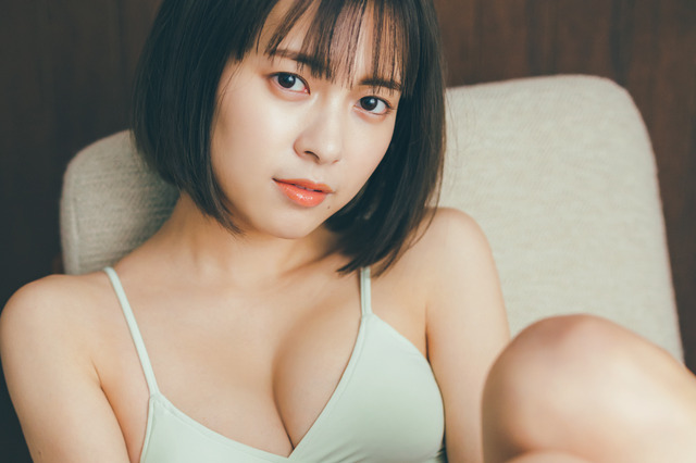 新條由芽、話題沸騰の美ボディを披露! 画像