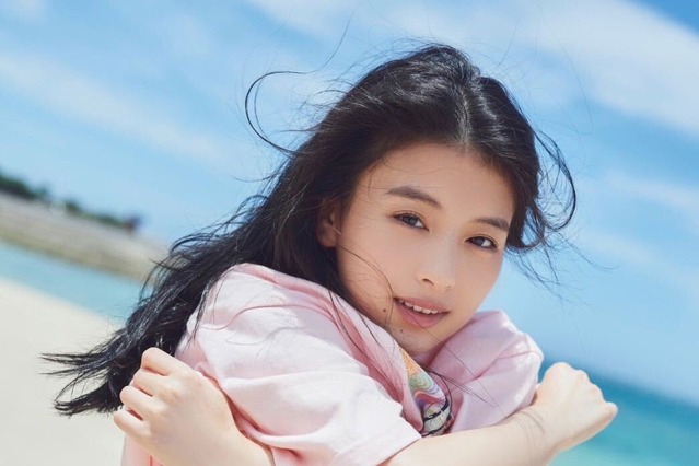 出口夏希、1st写真集で見せる等身大の魅力！天真爛漫な素顔やヘルシー美脚も 画像