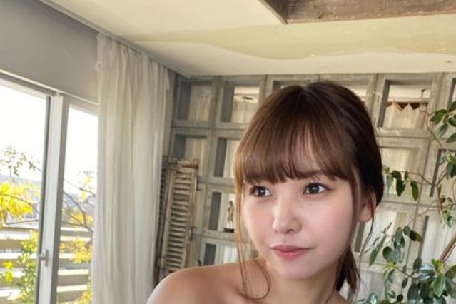 NMB48のグラビアクイーン・本郷柚巴、水着オフショットで迫力バスト惜しみなく披露 画像