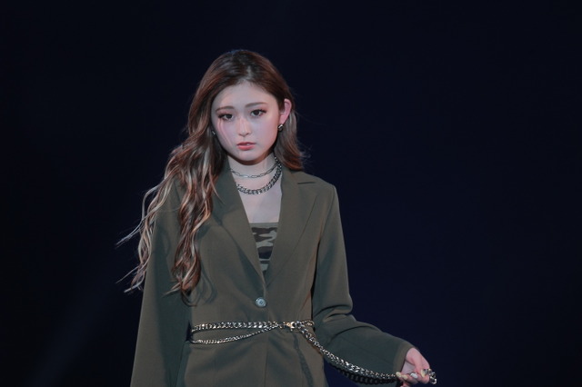 安斉星来、ゆうちゃみ、『超十代』で美脚披露のランウェイ 画像