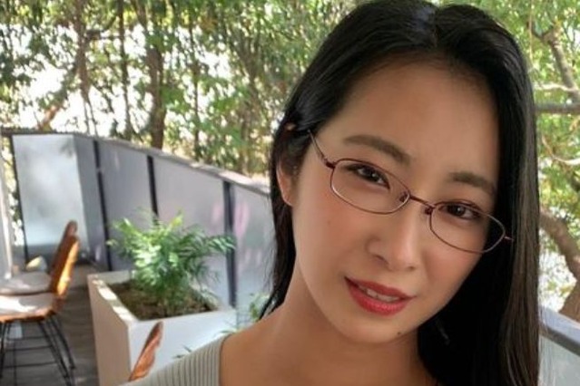 令子、セクシーニットで妖艶なオトナの色気全開 画像