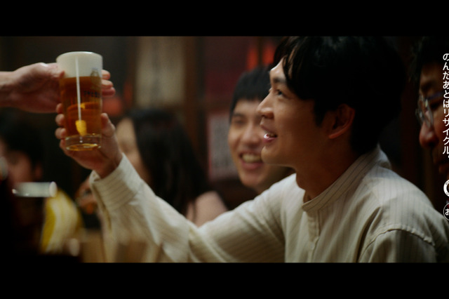 「お芝居してる感覚はなかった」松下洸平、出張先の居酒屋でぬくもり感じるCM 画像